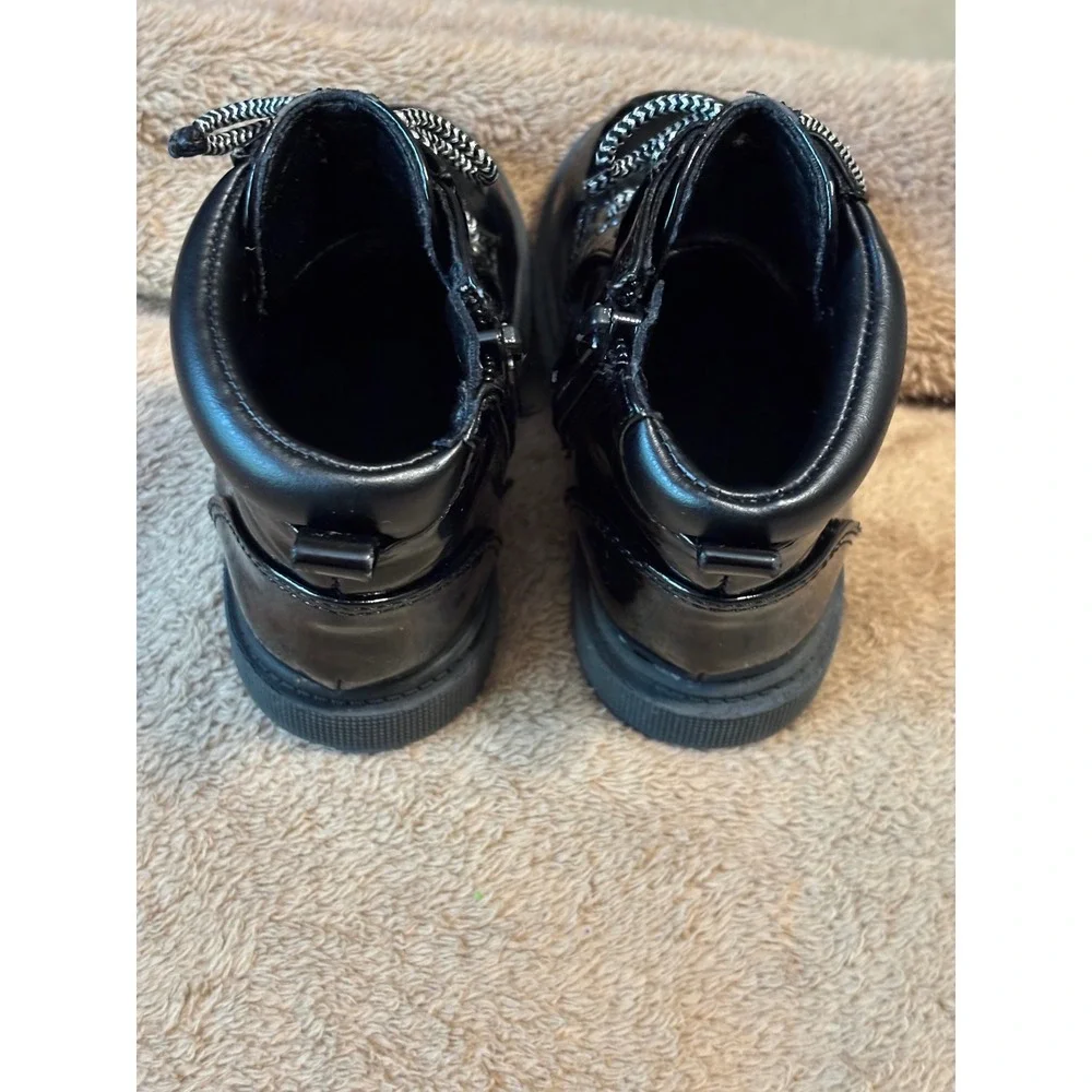 Wonder Nation Black Patent Leather Ankle Boots Side Zip Stars Size‎ 5 GUC